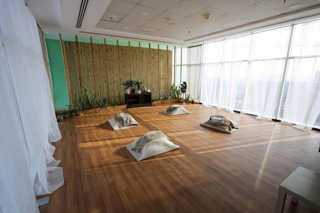 Spacious And Modern 2 Bedroom For Rent At Sports * Dubai
