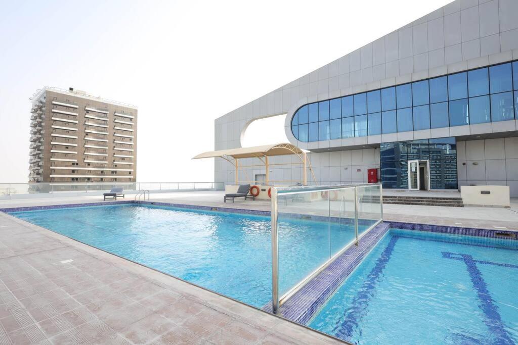 Spacious And Modern 2 Bedroom For Rent At Sports Dubai