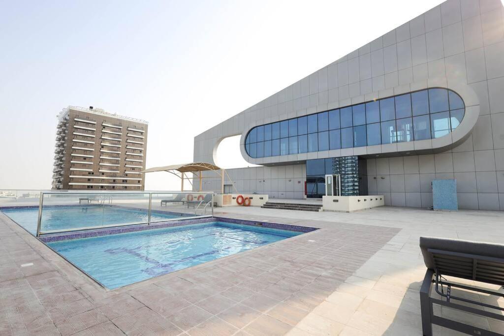 Spacious And Modern 2 Bedroom For Rent At Sports * Dubai