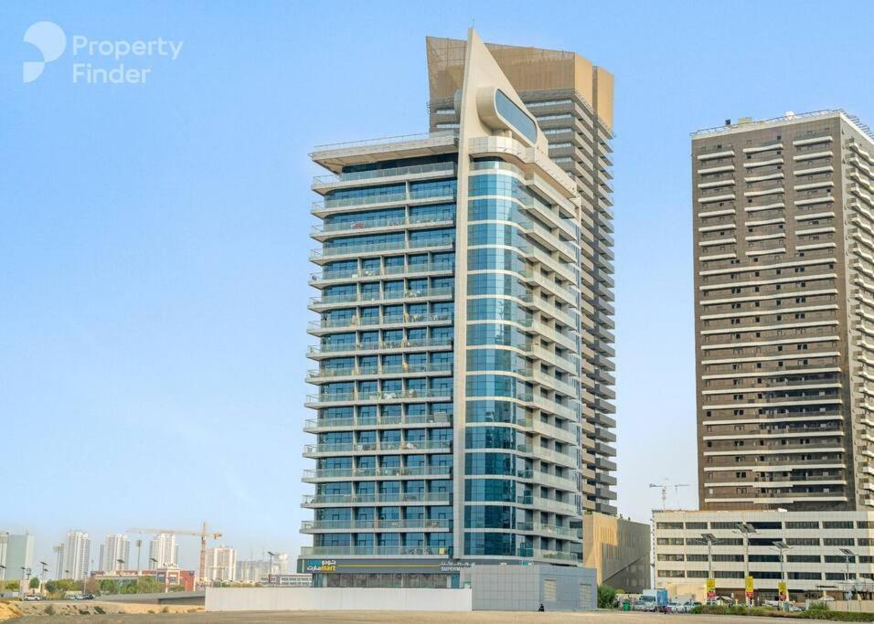 Spacious And Modern 2 Bedroom For Rent At Sports * Dubai